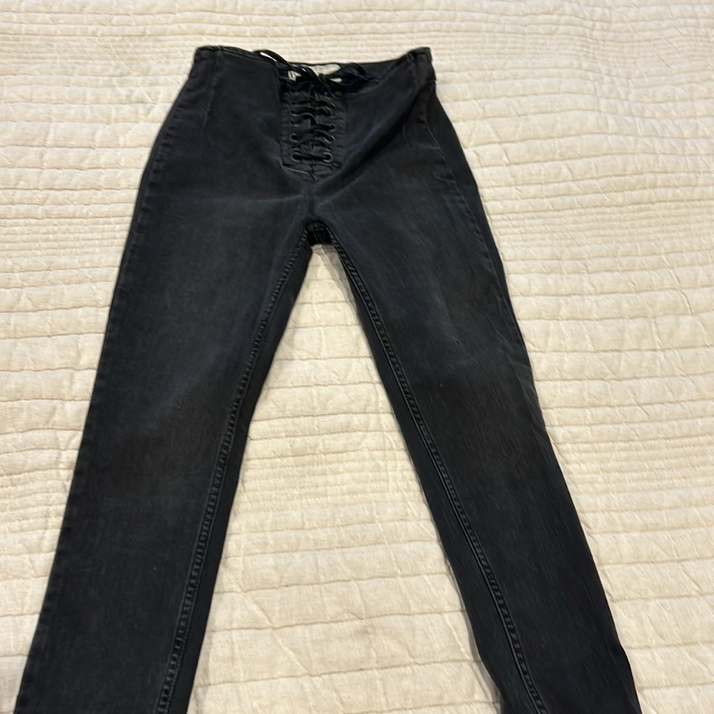 FREE PEOPLE BLACK DISTRESSED  SKINNY STRETCH JEANS, SIZE 25